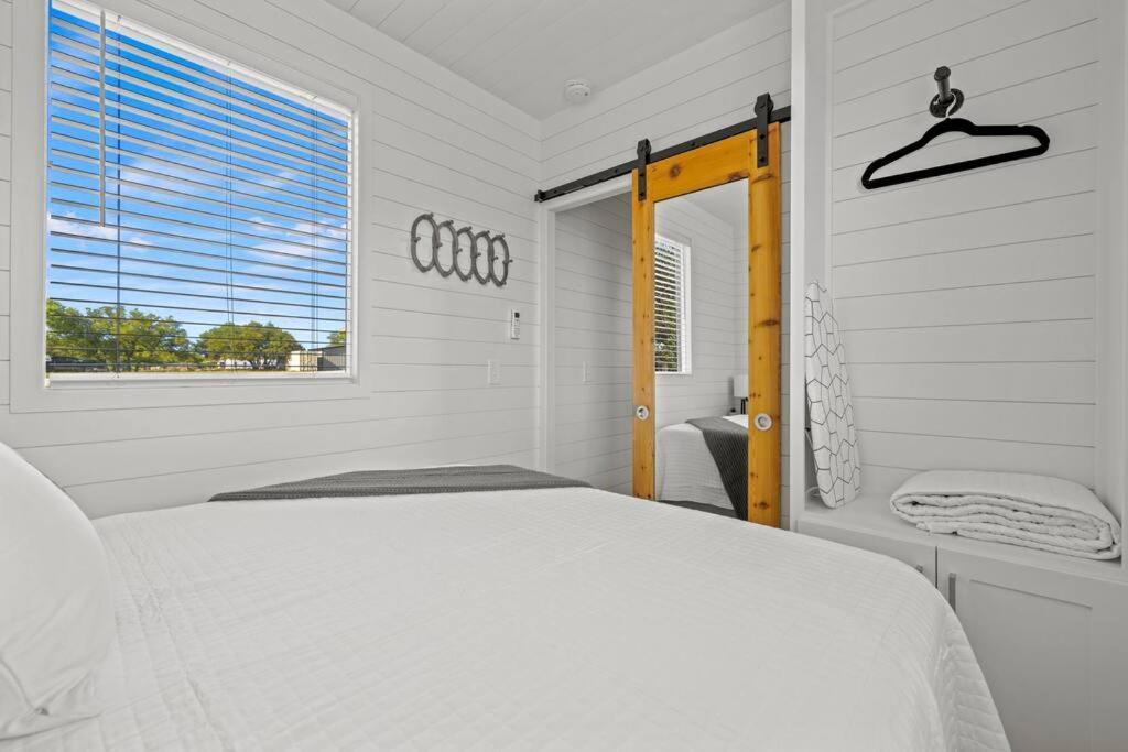 New! The Texas Longhorn-Luxury Container Home Фредериксберг Экстерьер фото